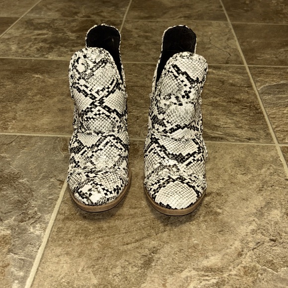 🐍Mata Women’s Size 6/6.5 Snakeskin, Block Heeled, Ankle Boots🐍 - Picture 4 of 6